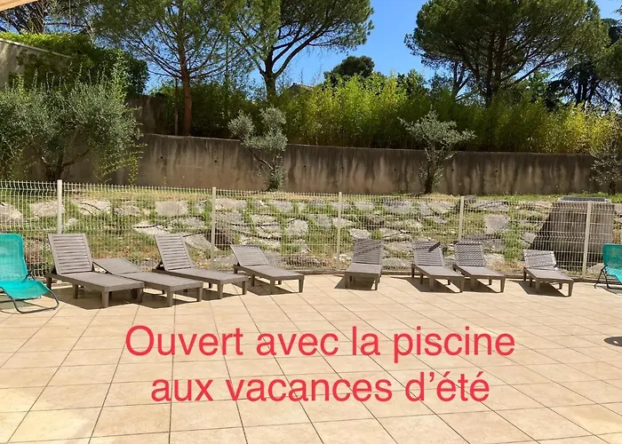 Superbe Appartement A Uzes Avec Place De Parking